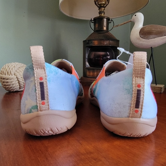 NWT UIN Women's Size 7 Slip on Travel Shoes Serene Afternoon Toledo I - Picture 7 of 14